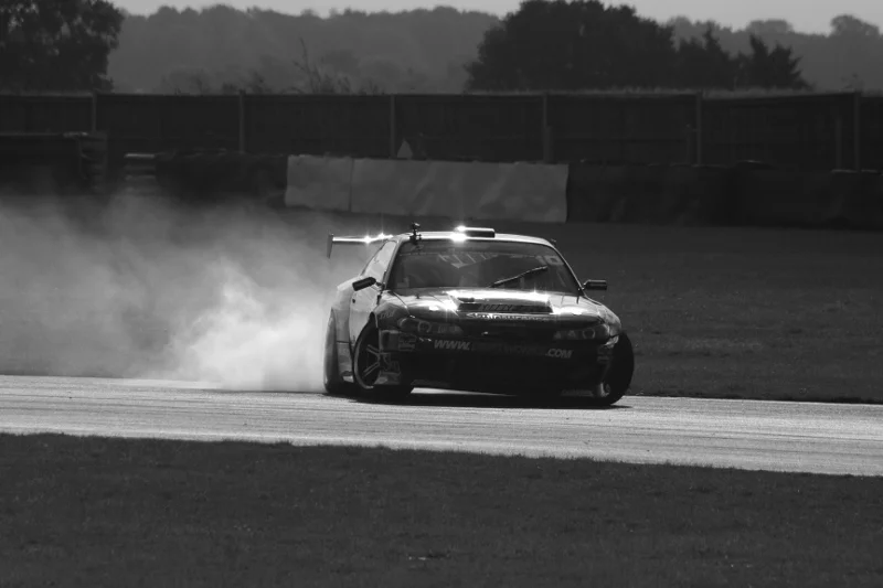 00370_bw_contrast.webp
