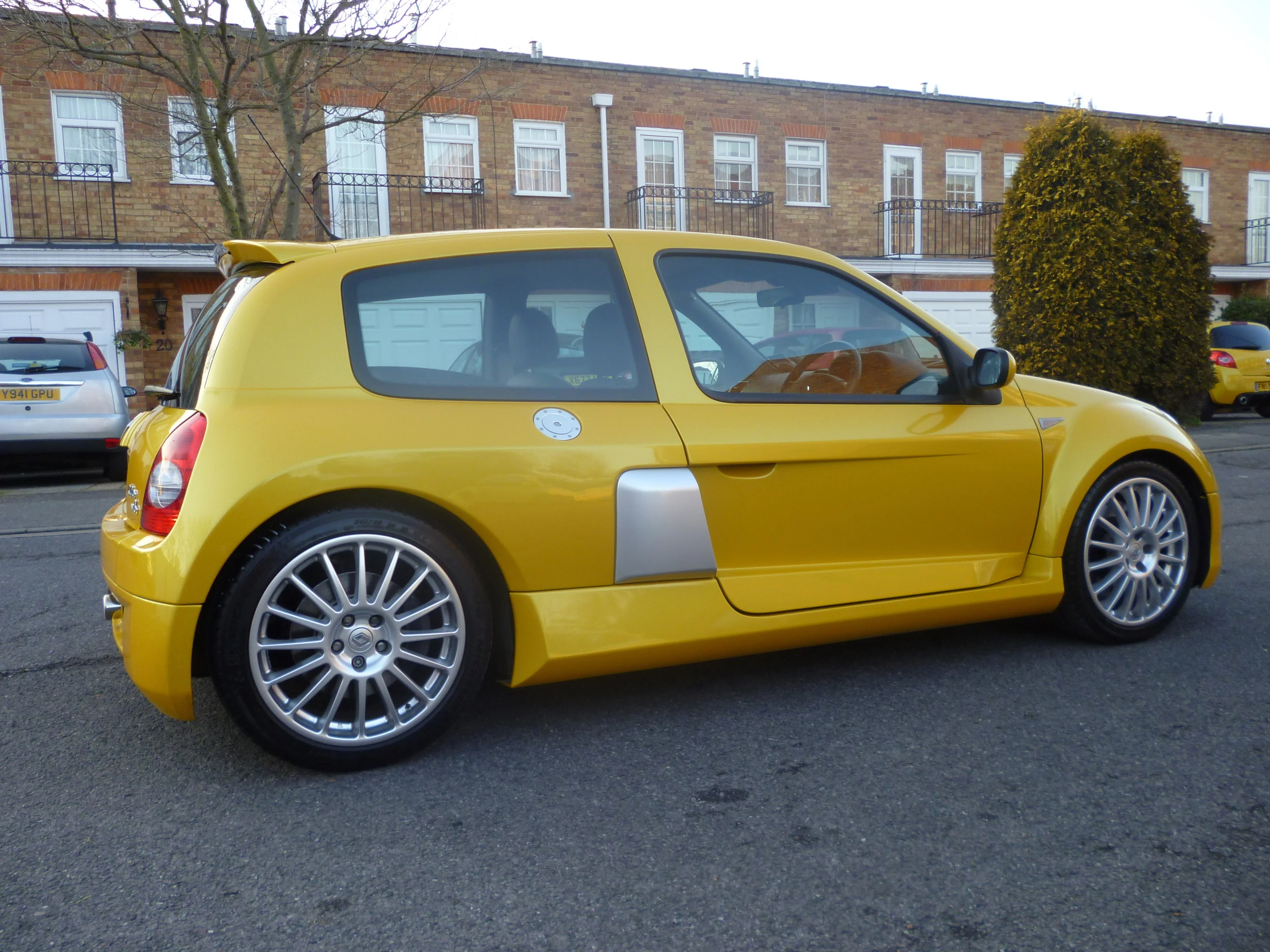014yj.webp