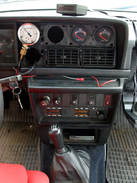 0402_05z+1975_volvo_240+control_panel_view.webp