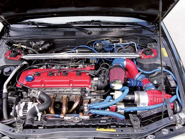 0406tur_03z+nissan_altima+engine_bay.webp