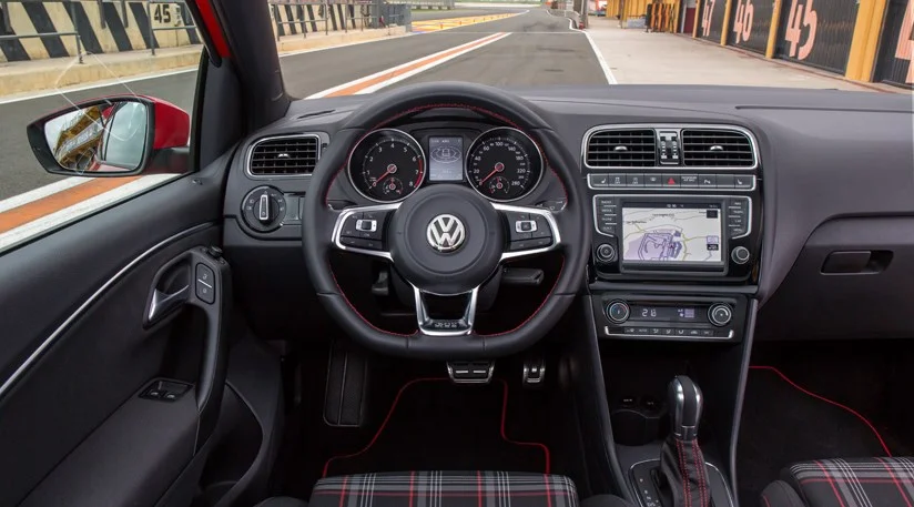 04_polo_gti_cockpit.webp