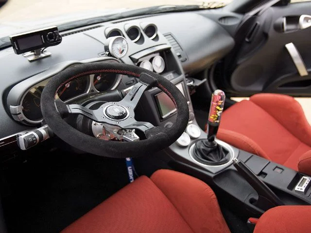 0709_impp_06_z+wendy_cheng_nissan_350z+nardi_deep_corn_330mm_steering_wheel.webp