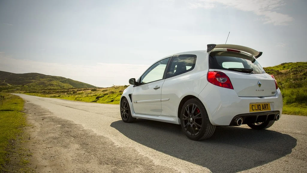 1024x576-500c5cec404a4_1280-clio-200-horseshoe-4.webp