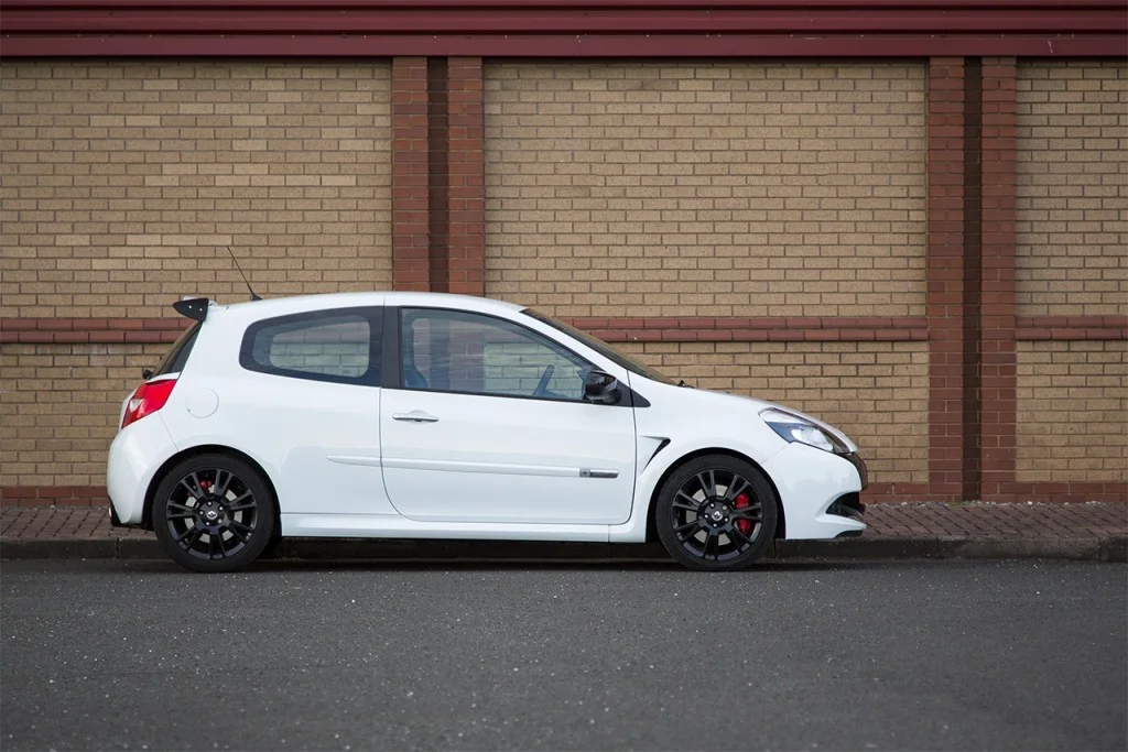 1024x683-500c34933c6ec_clio-kerbside-side.webp