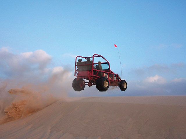 129_0502_06_z+4x4_dune_buggy+jump.jpg