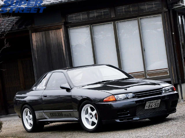 130_0708_01_z+nissan_skyline_gtr_bnr32+front_angle_view.webp
