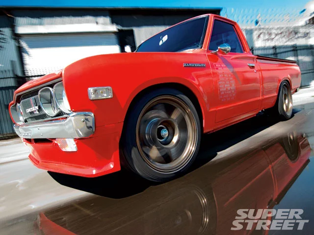 130_0801_01_z+datsun_620+front_side_view.webp