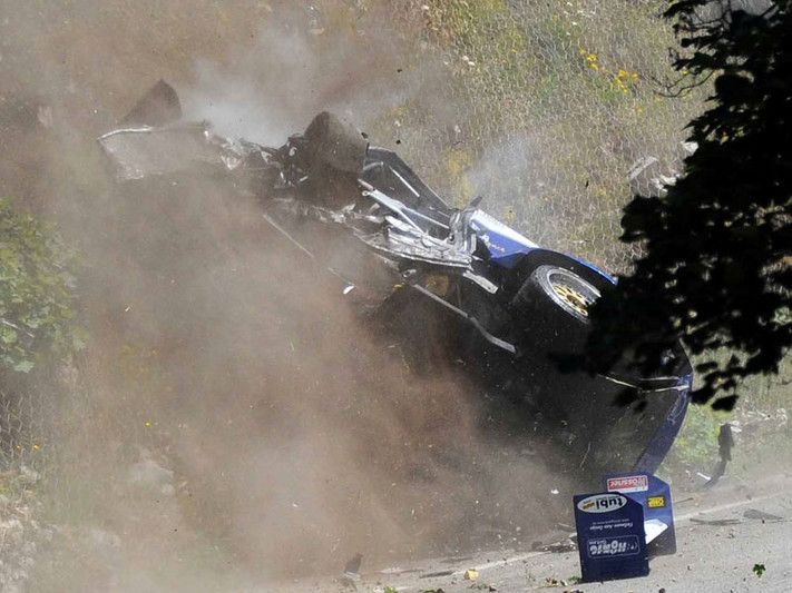 1346788304-indy-formula-one-fatal-non-fatal-crash-photos-stop-motion-color-b-w-frames-hillclimb0.jpg