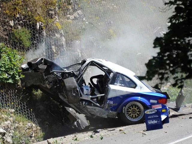 1346788316-indy-formula-one-fatal-non-fatal-crash-photos-stop-motion-color-b-w-frames-hillcli...webp