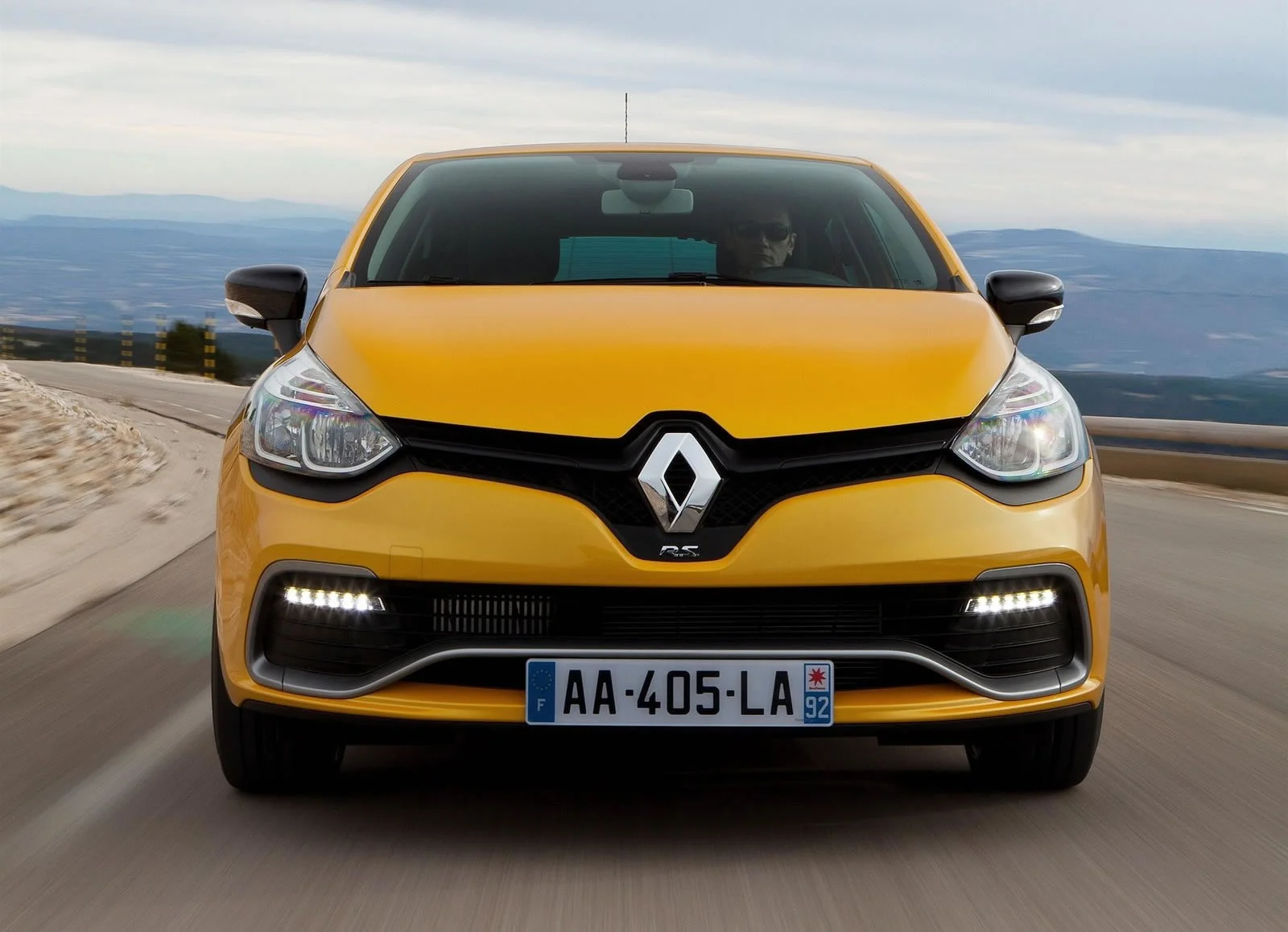 14-clio-rs-05-front.webp