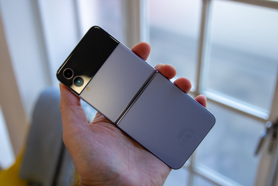 162180-phones-review-hands-on-samsung-galaxy-z-flip-4-image10-bwcsdr6q2s.jpg