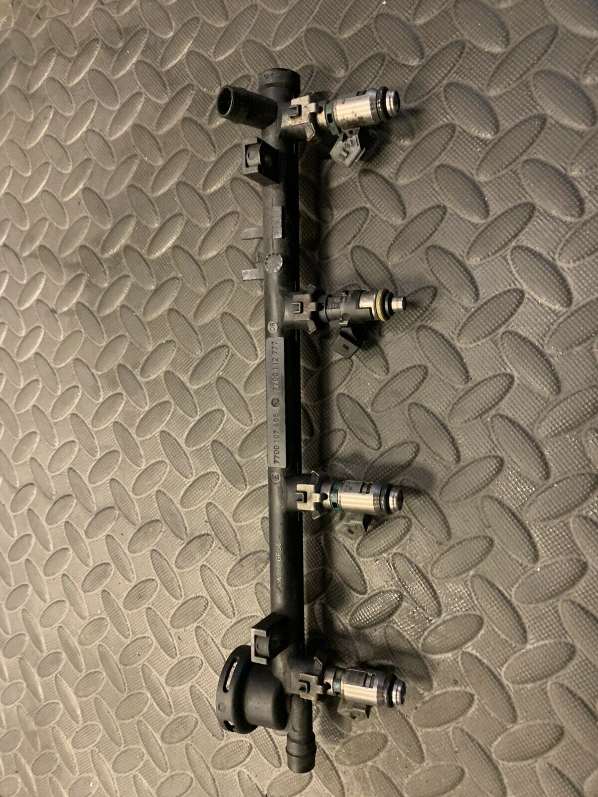 182 fuelrail.jpg