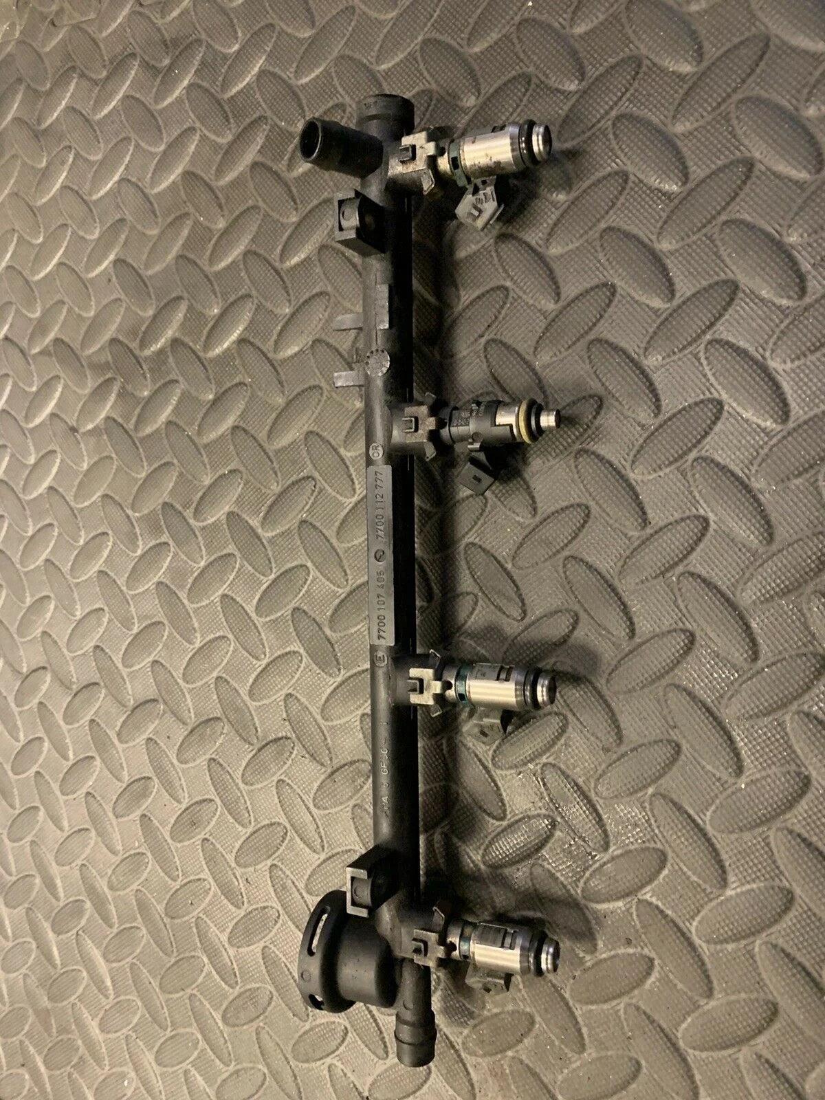 182 fuelrail.jpg