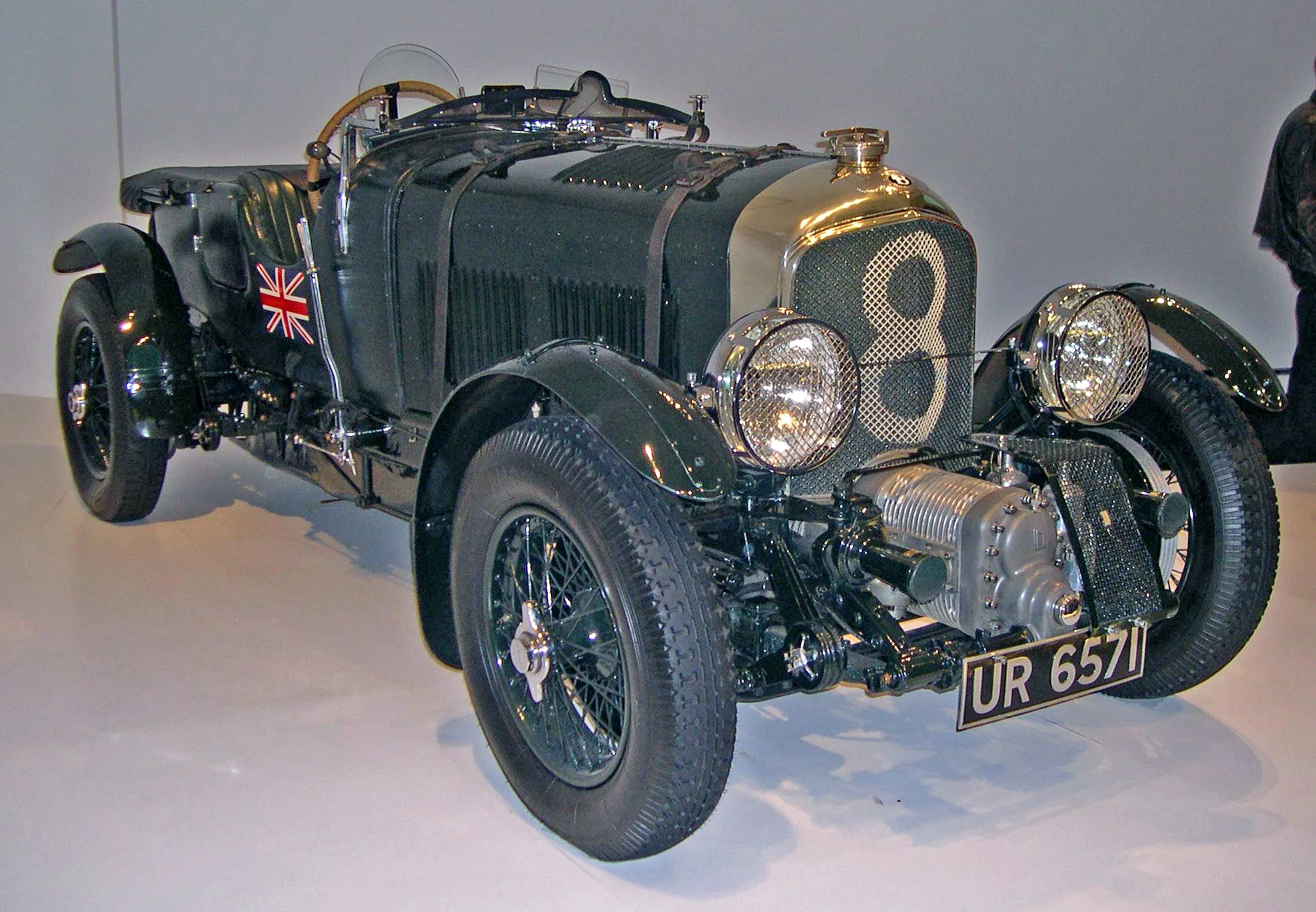 1929_Bentley_front_34_right.webp