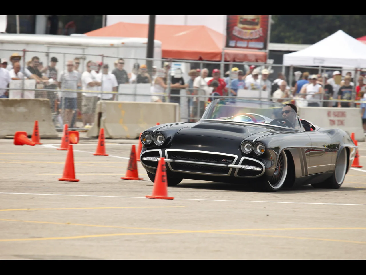 1962-Chevrolet-Corvette-C1-RS-by-Roadster-Shop-Front-Angle-Speed-2-1280x960.webp