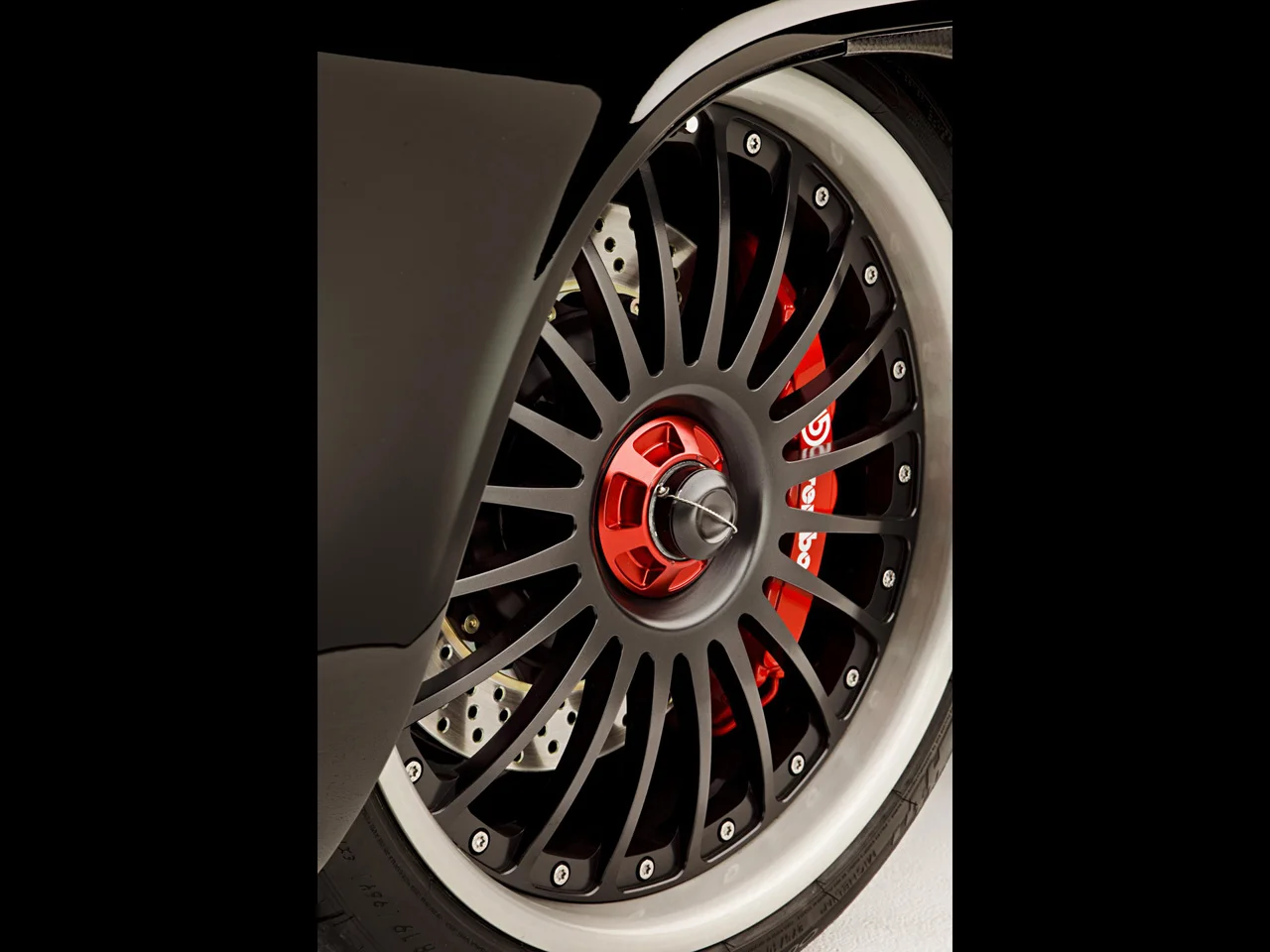 1962-Chevrolet-Corvette-C1-RS-by-Roadster-Shop-Wheel-1280x960.webp