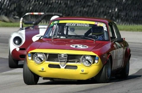 1967_Alfa_Romeo_Giulia_Sprint_Veloce_Vintage_Race_Car_Track_1.webp