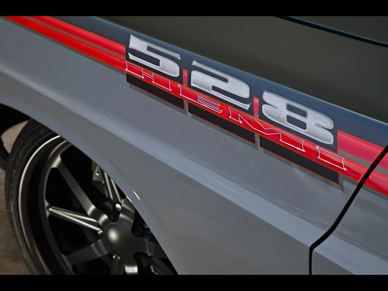 1970-Dodge-Challenger-by-Roadster-Shop-Graphics-1280x960.webp