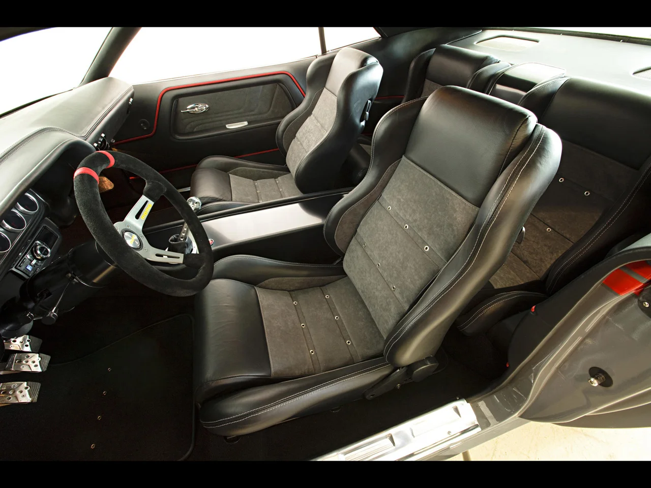 1970-Dodge-Challenger-by-Roadster-Shop-Interior-1280x960.webp