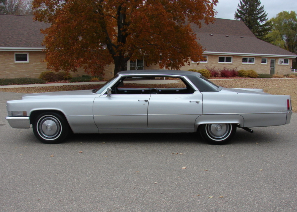 1970_Cadillac_Hardtop_Sedan_Deville_left.jpg
