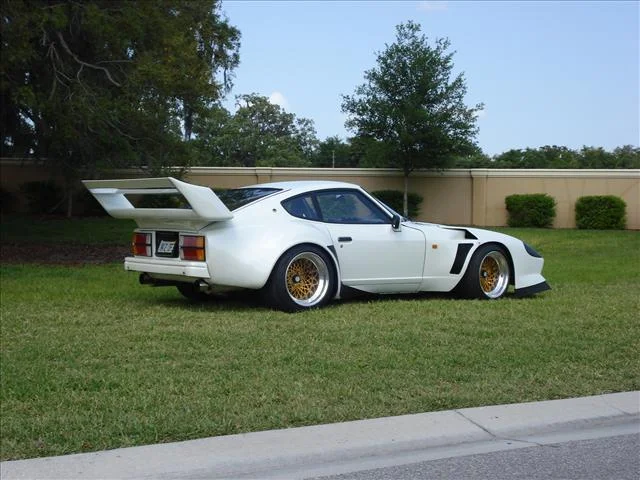 1971_Datsun_240Z_Primadonna_004_4467.webp