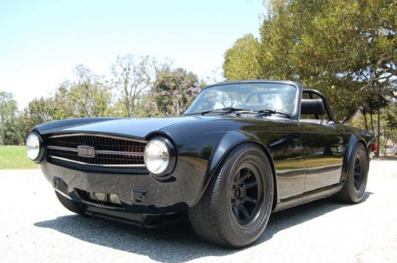 1972_Triumph_TR6_Flared_Hot_Rod_For_Sale_resize.jpg