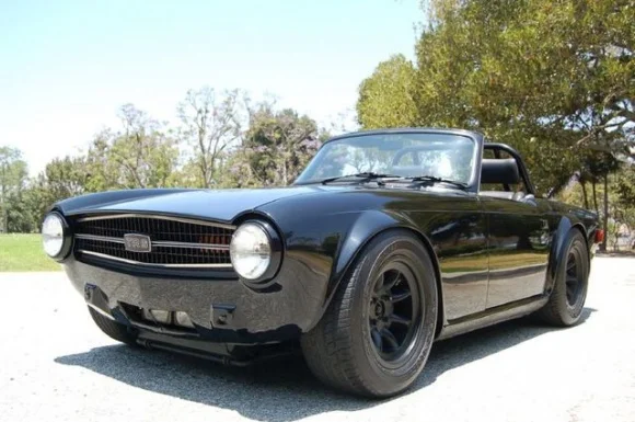 1972_Triumph_TR6_Flared_Hot_Rod_For_Sale_resize.webp