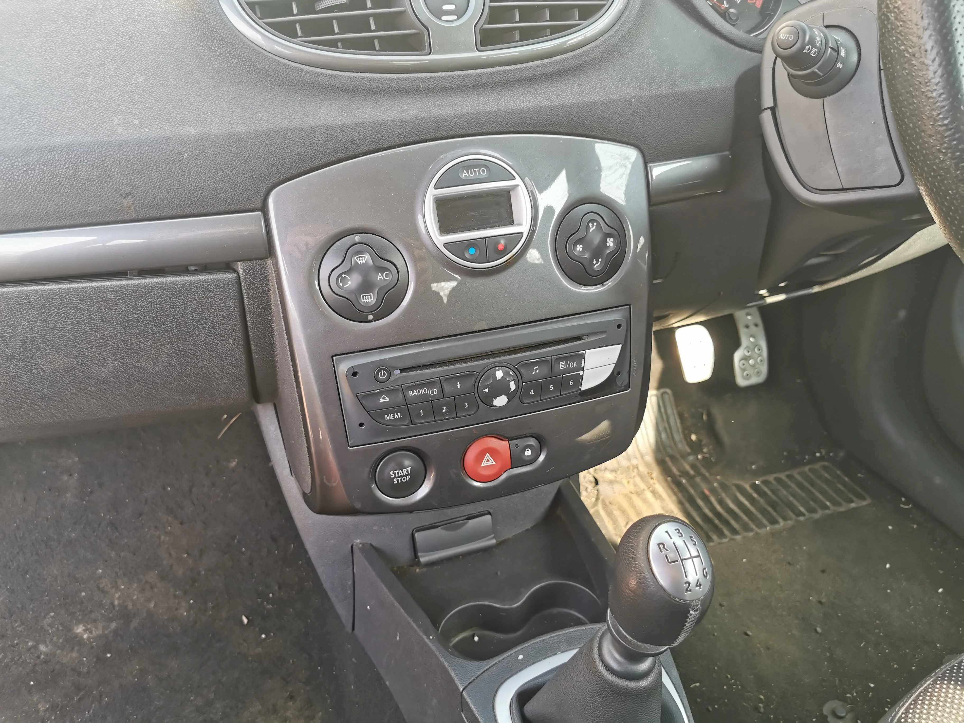 200 interior  (3).webp