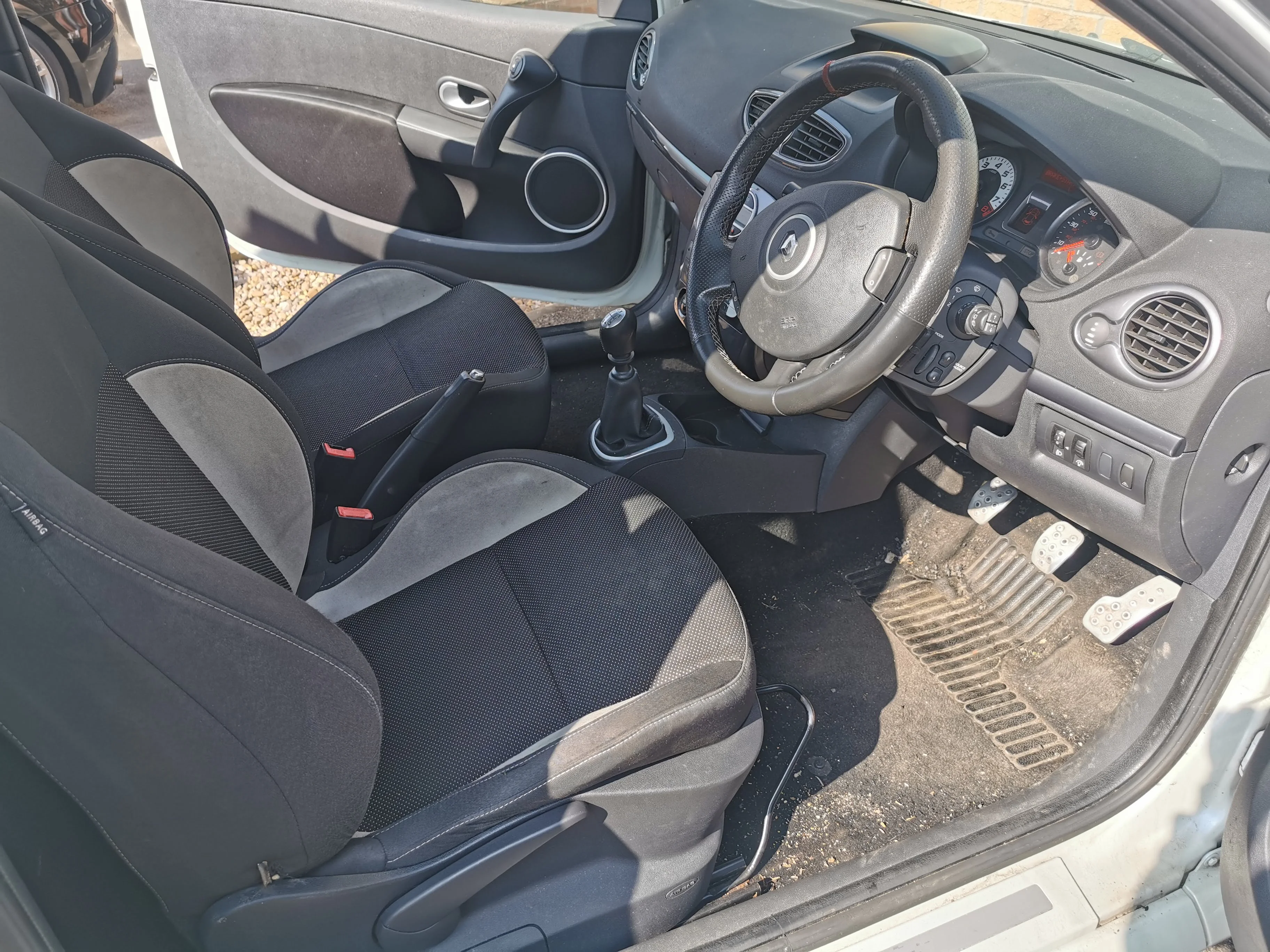 200 interior  (4).webp
