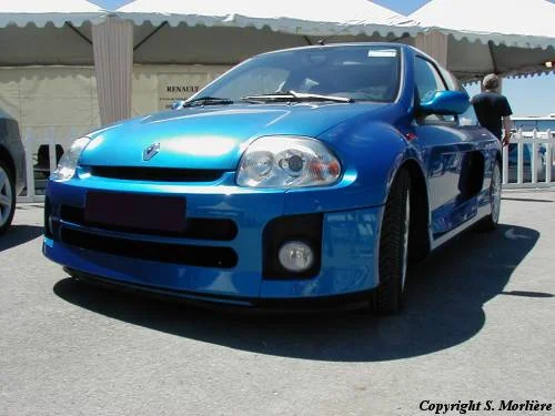 2001_renault_clio_v6_01_m.webp