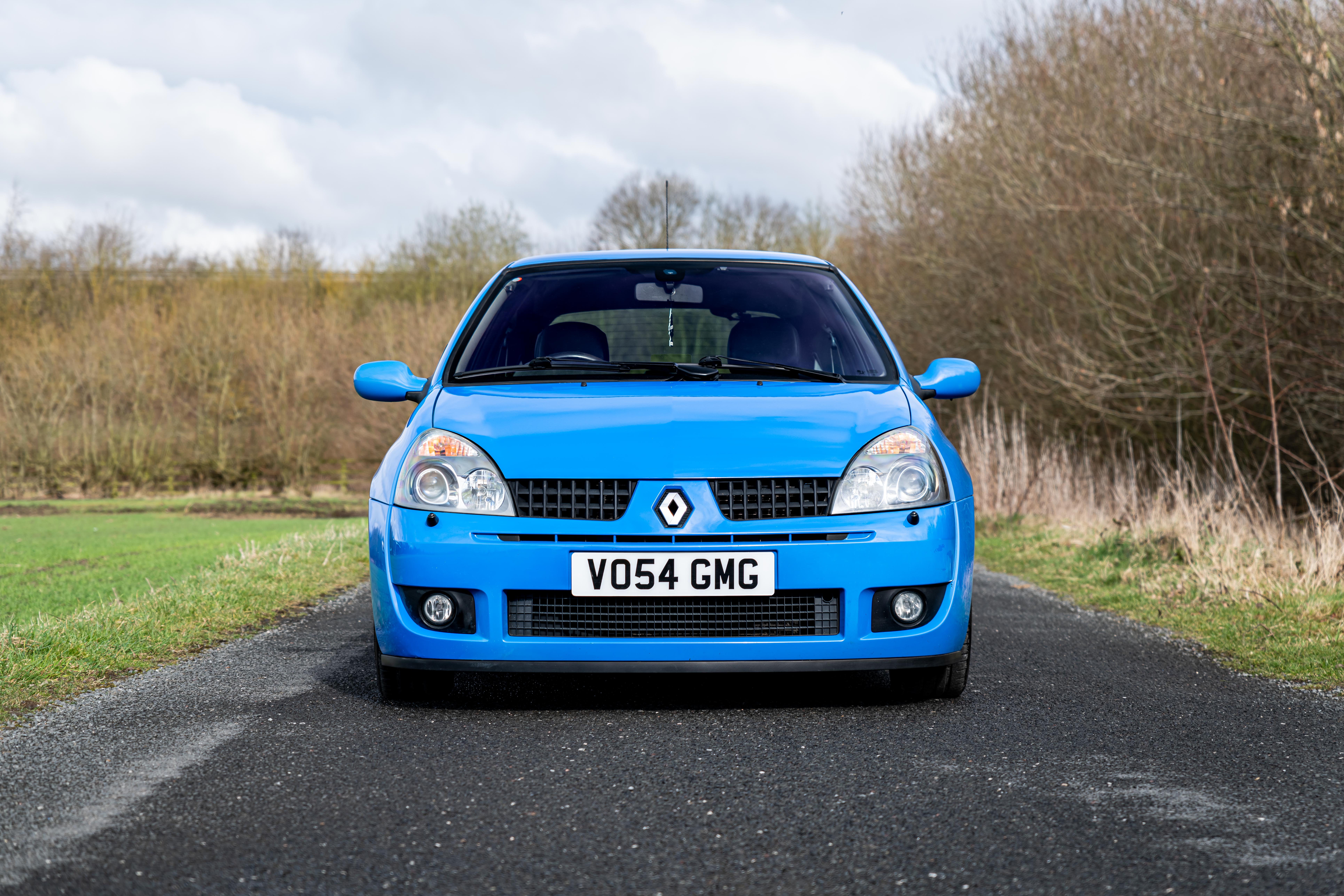 2004-renault-clio-6085dc8af3eee.jpg