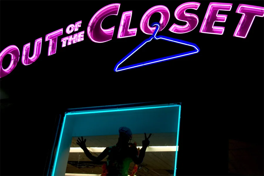 20041016121350_20041016-out-of-the-closet-900x600.webp