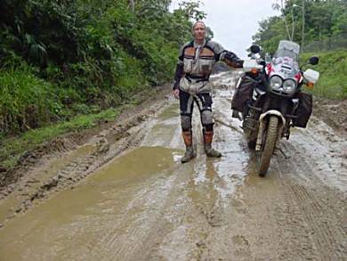 2005-02_Munnik-mud_road_Panama.jpg