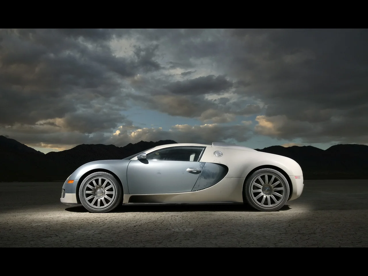 2007-Bugatti-Veyron-Side-1280x960.webp