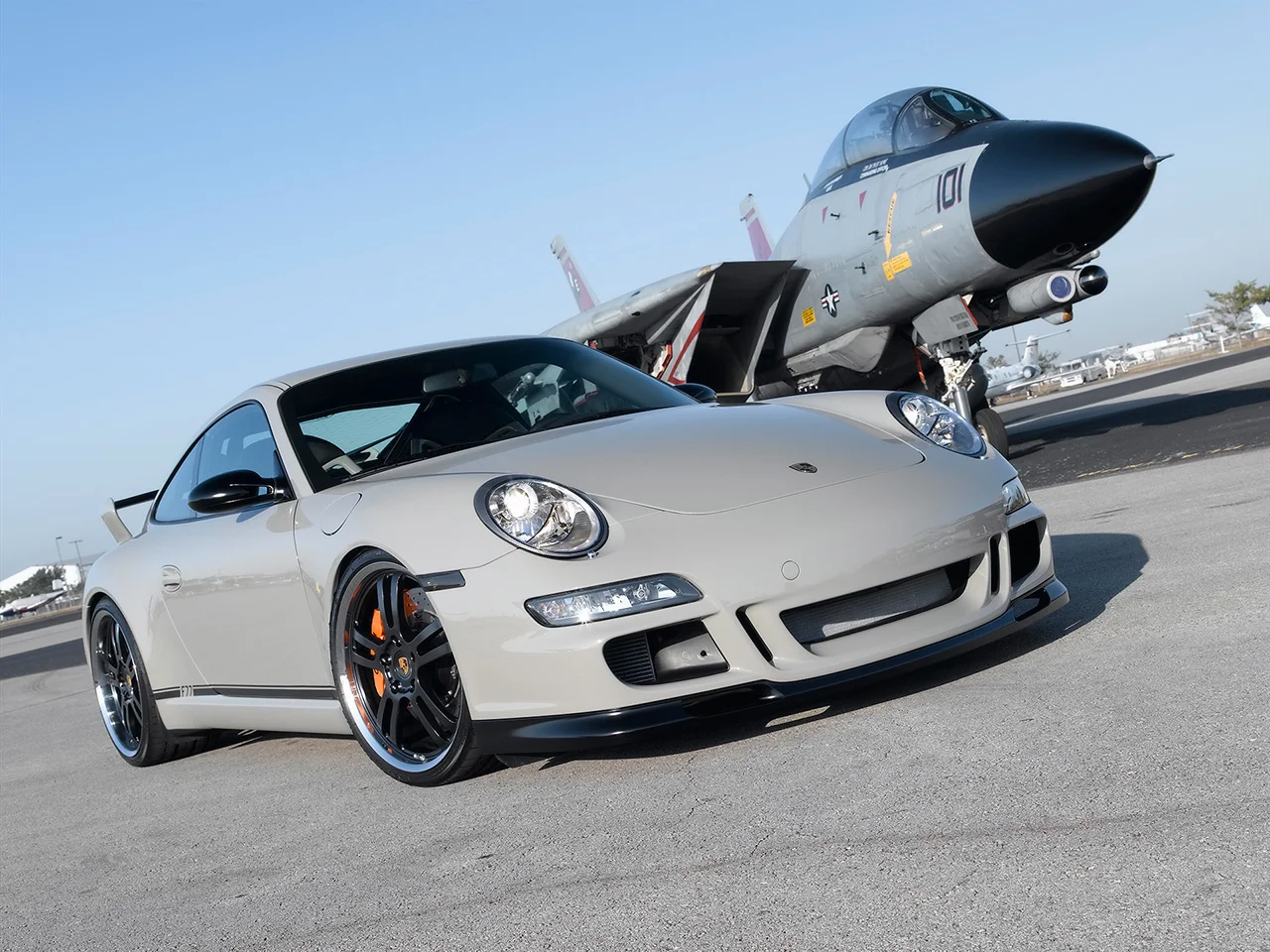 2007-Champion-Motorsport-F77-Porche-911-Aircraft-1280x960.webp