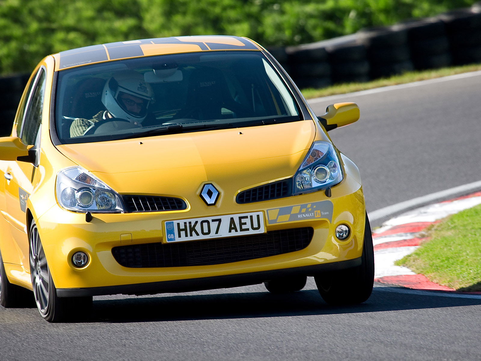 2007-renault-clio-renaultsport-197-r27-18822.jpg