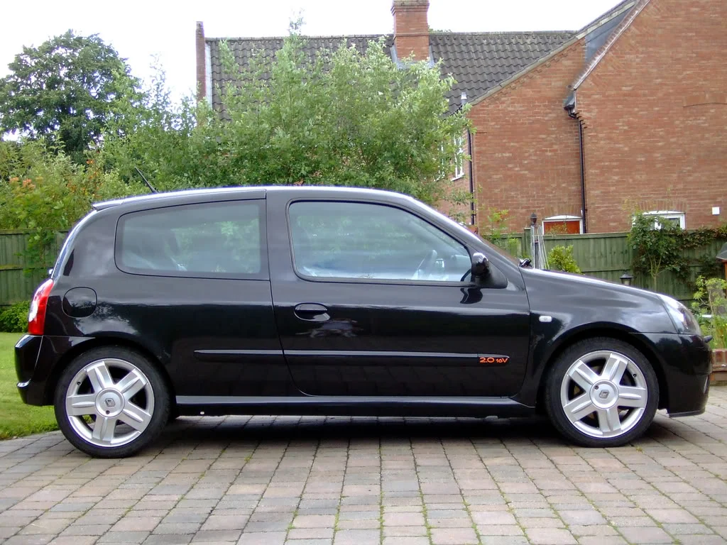 2008_0612Car1206080010_edited.webp
