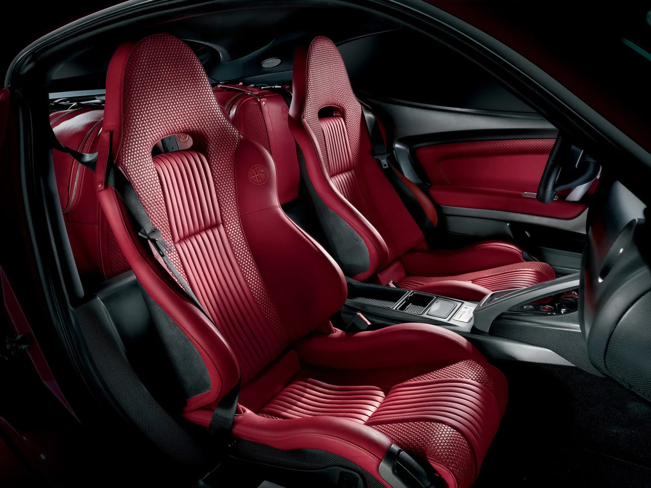 2009-Alfa-Romeo-8C-Competizione-Interior-1280x960.webp