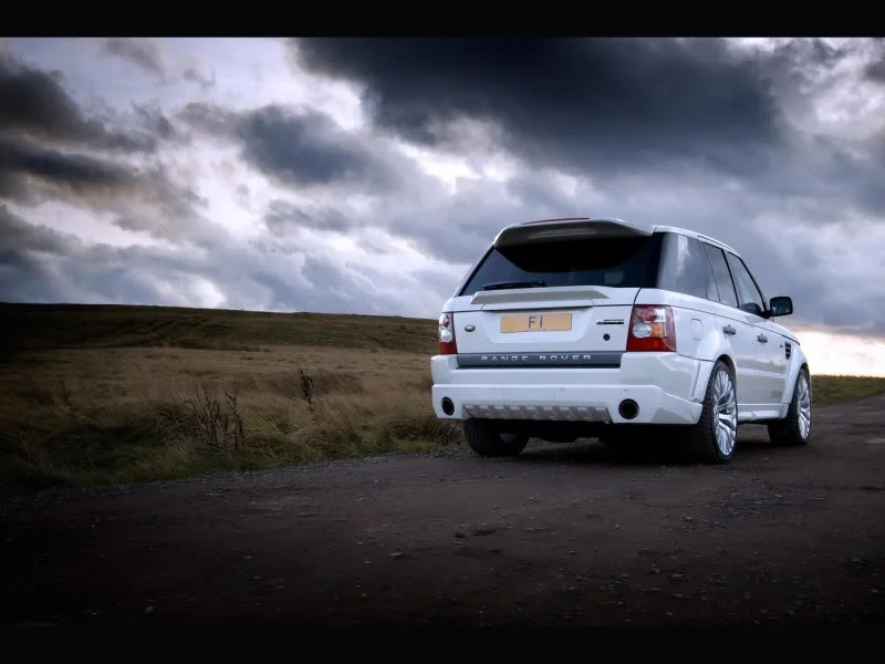 2009-Kahn-Cosworth-Range-Rover-Whit.webp