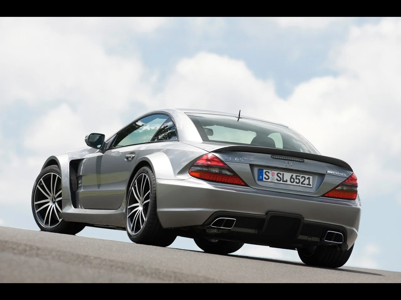 2009-Mercedes-Benz-SL-65-AMG-Black-Series-Rear-Angle-1280x960.webp