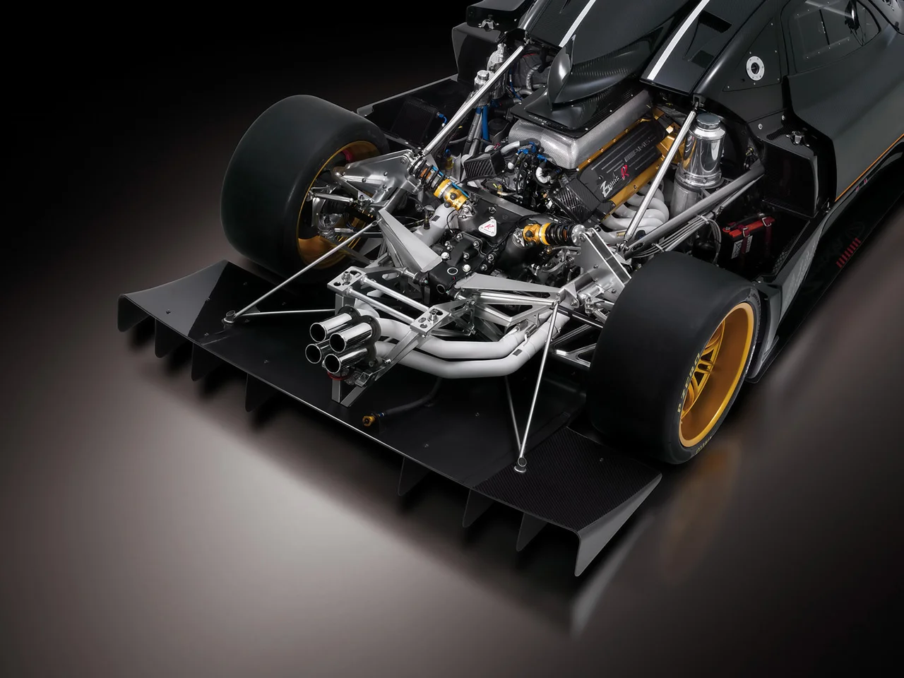 2009-Pagani-Zonda-R-Engine-1280x960.webp