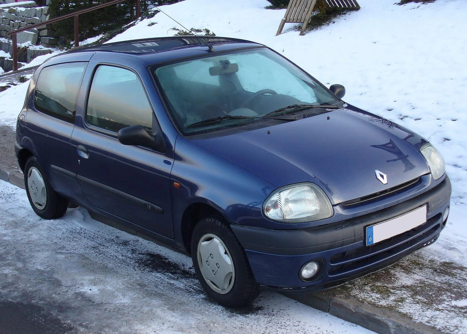 20090626192316%21Renault_Clio_II_Phase_I_Dreit%C3%BCrer_1.2.webp