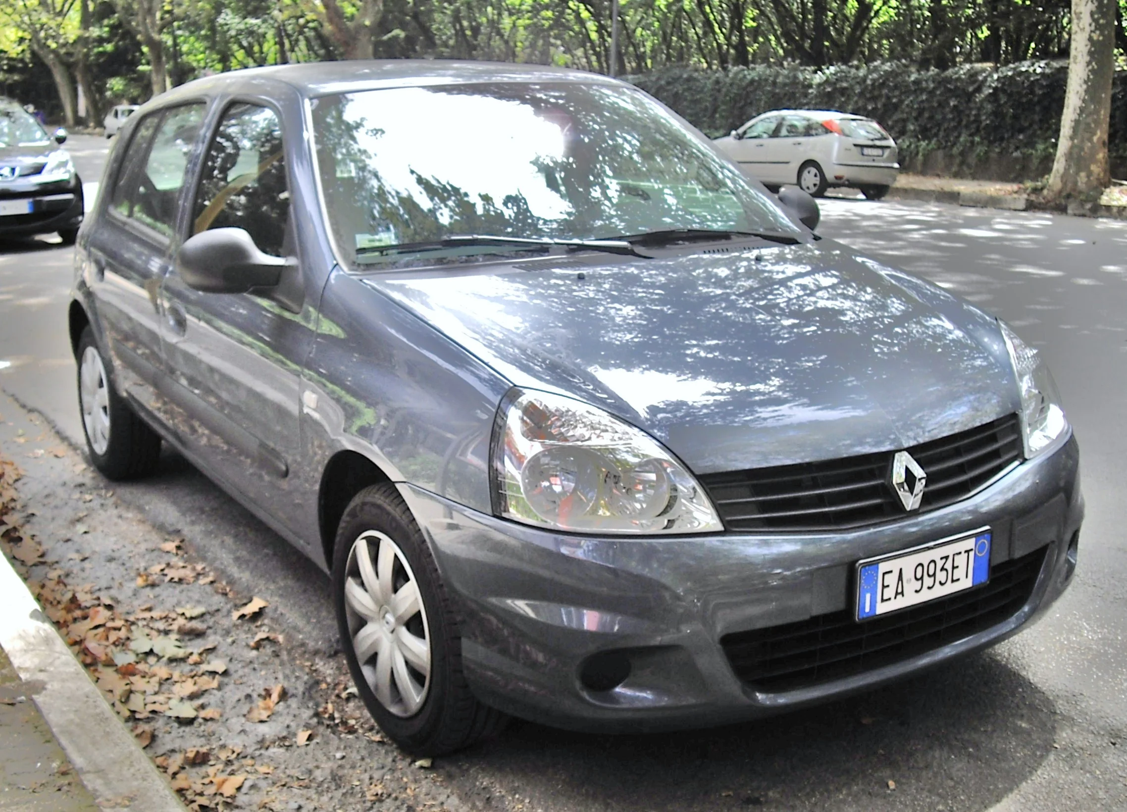 2009_Renault_Clio_Storia_front.webp