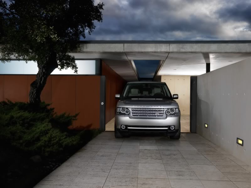 2010-Land-Rover-Range-Rover-Front-1.jpg