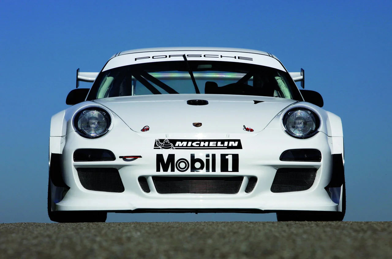 2010_Porsche-911-GT3R_01.webp