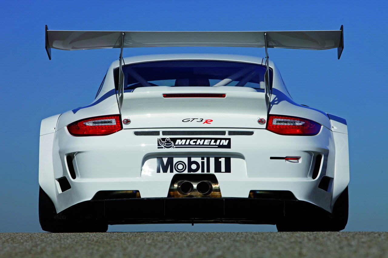 2010_Porsche-911-GT3R_02.jpg