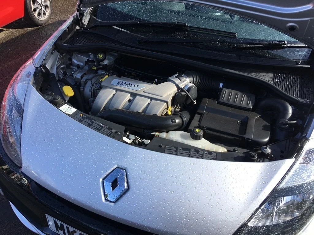 2010_renault_clio-pic-7176952251711412097-1024x768.webp