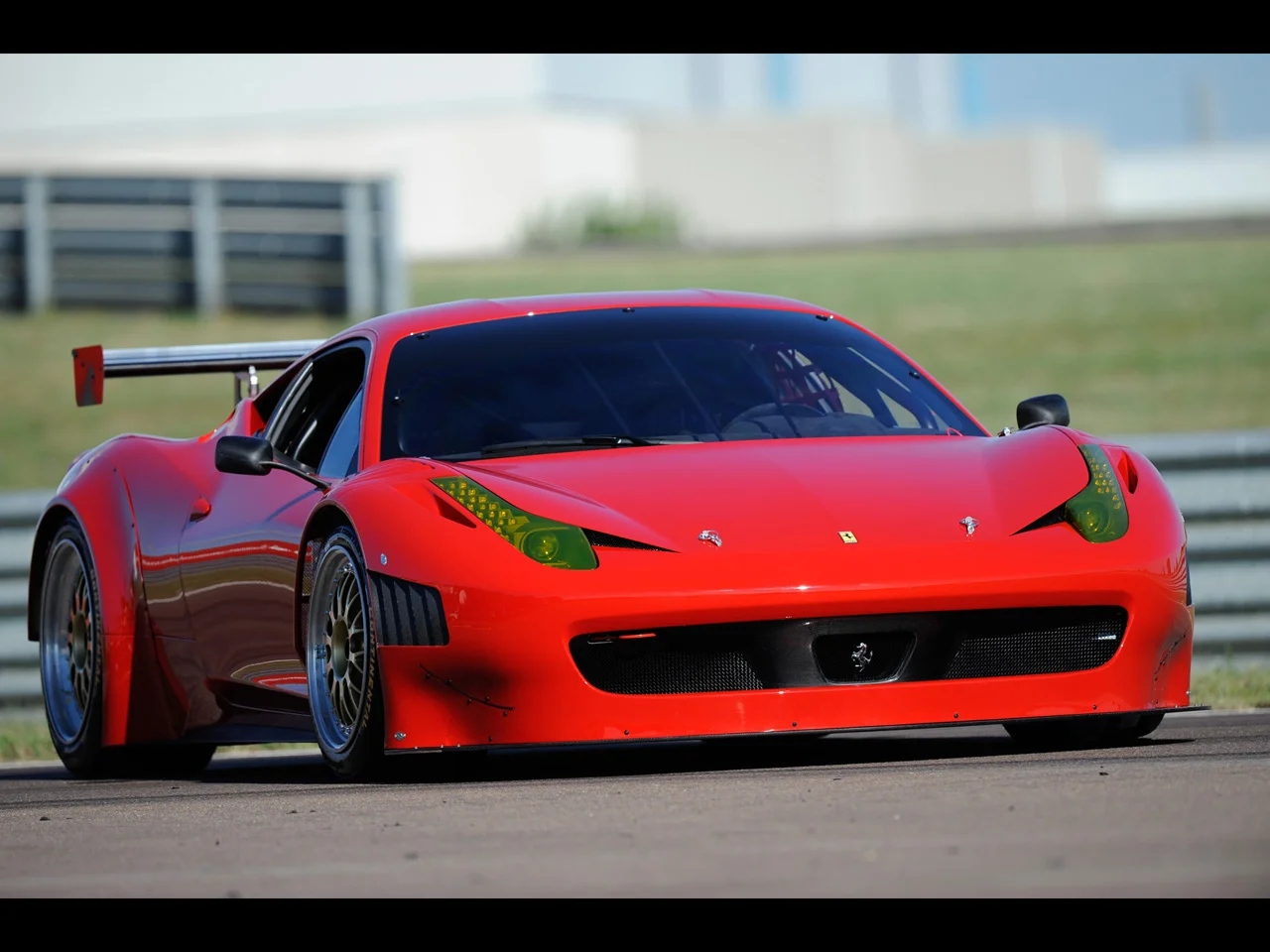 2011-Ferrari-458-Italia-Grand-Am-Front-Angle-Speed-1280x960.webp