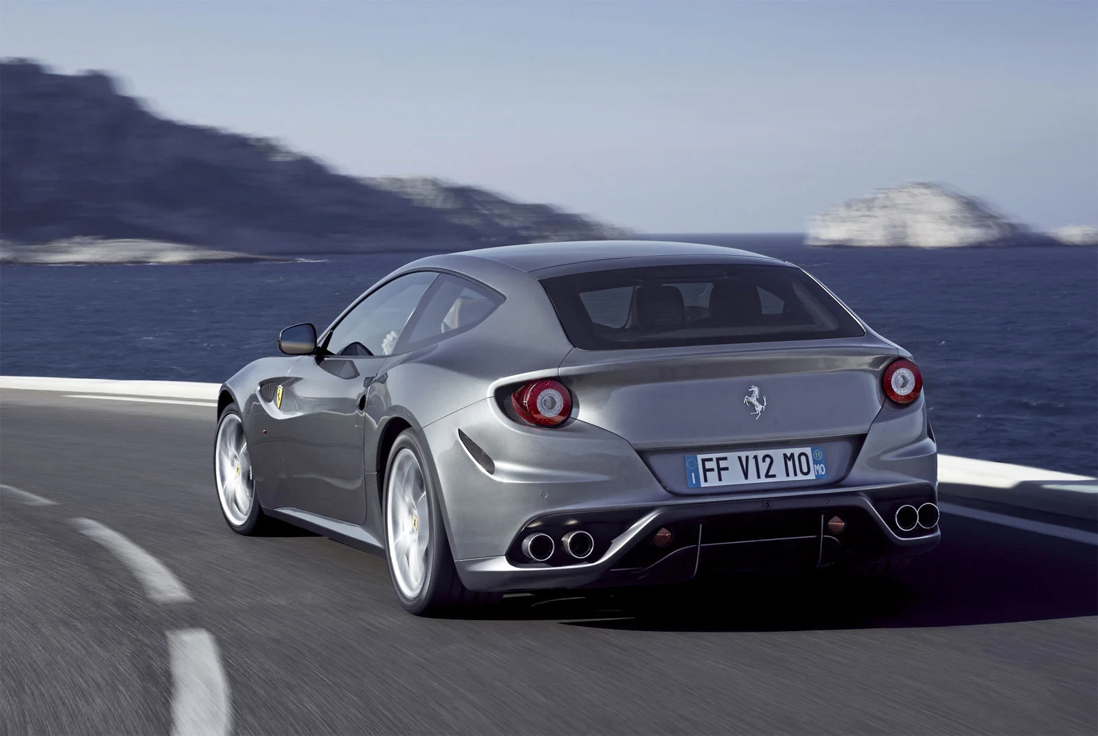 2012-ferrari-ff-33.webp