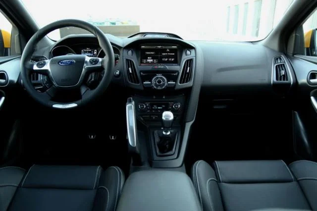 2013-Ford-Focus-ST-cabin.webp